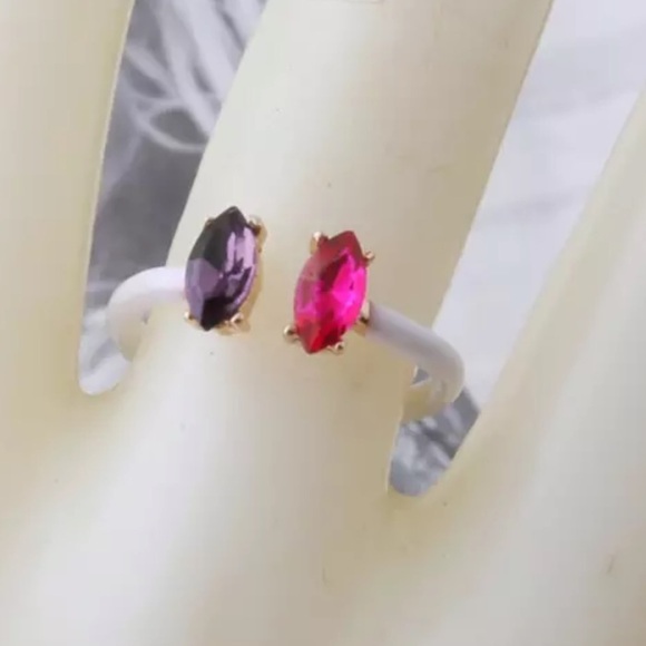 White enamel ring with open front - Picture 1 of 5